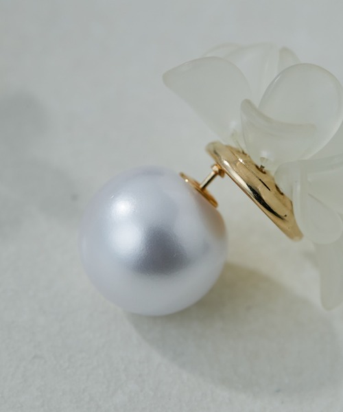 ear PAPILLONNER（イアパピヨネ）の「フローフラワーパールキャッチピアス（ピアス（両耳用）・レディース・オレンジ/ホワイト・FREE）」の6枚目の写真
