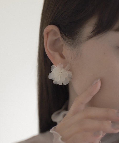 ear PAPILLONNER（イアパピヨネ）の「フローフラワーパールキャッチピアス（ピアス（両耳用）・レディース・オレンジ/ホワイト・FREE）」の7枚目の写真