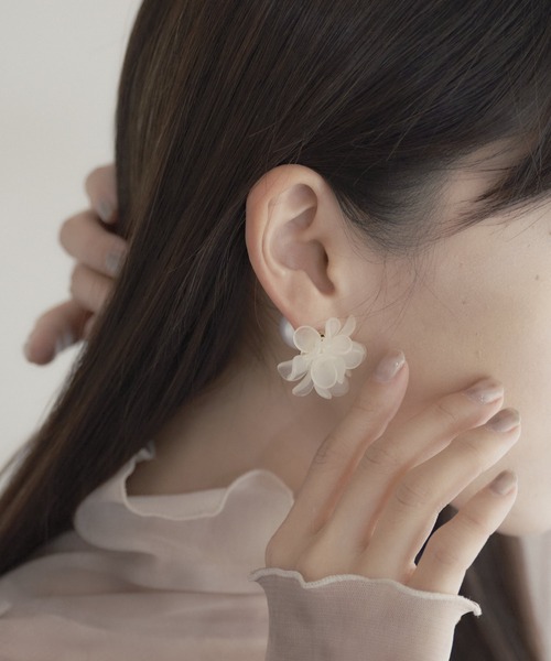 ear PAPILLONNER（イアパピヨネ）の「フローフラワーパールキャッチピアス（ピアス（両耳用）・レディース・オレンジ/ホワイト・FREE）」の8枚目の写真