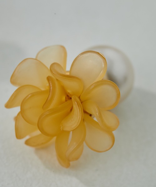 ear PAPILLONNER（イアパピヨネ）の「フローフラワーパールキャッチピアス（ピアス（両耳用）・レディース・オレンジ/ホワイト・FREE）」の10枚目の写真