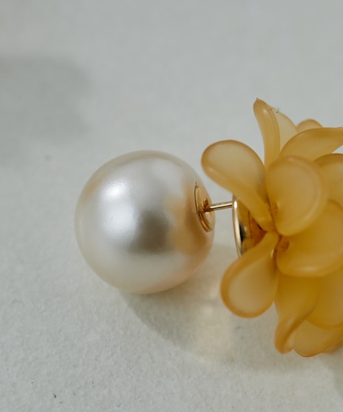 ear PAPILLONNER（イアパピヨネ）の「フローフラワーパールキャッチピアス（ピアス（両耳用）・レディース・オレンジ/ホワイト・FREE）」の11枚目の写真