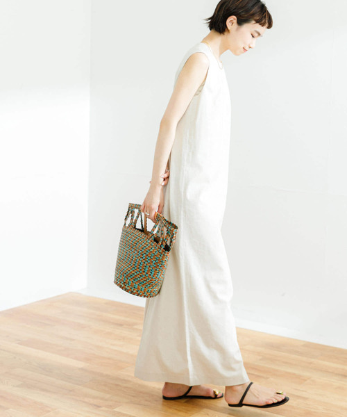 URBAN RESEARCH（アーバンリサーチ）の「『WEB限定』くるみ釦ストレートロングワンピース（ワンピース・レディース・ナチュラル/ブルー/ネイビー・36/38）」の11枚目の写真