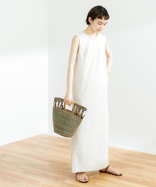 URBAN RESEARCH（アーバンリサーチ）の「『WEB限定』くるみ釦ストレートロングワンピース（ワンピース・レディース・ナチュラル/ブルー/ネイビー・36/38）」の14枚目の写真