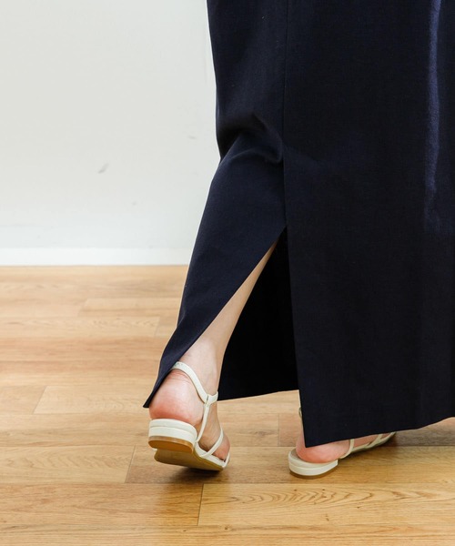 URBAN RESEARCH（アーバンリサーチ）の「『WEB限定』くるみ釦ストレートロングワンピース（ワンピース・レディース・ナチュラル/ブルー/ネイビー・36/38）」の22枚目の写真