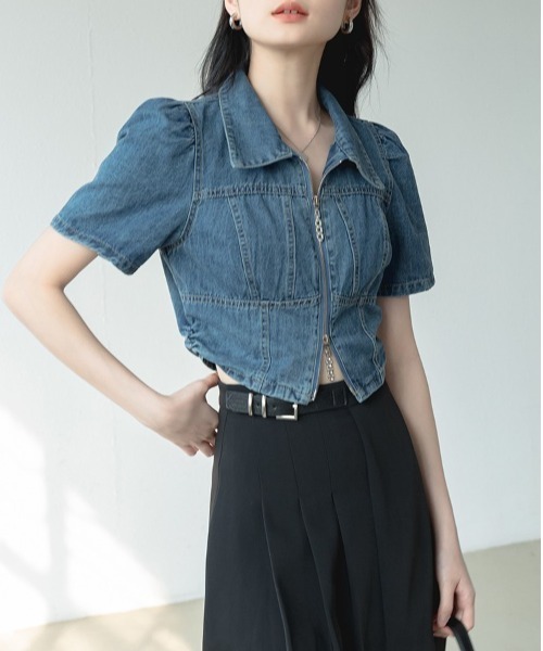 Achic(アシック)の「デニム素材前ファスナー開けトップス(シャツ/ブラウス・レディース・ブルー・M)」の2枚目の写真