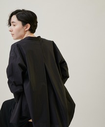 SALON adam et rope' | 【NIPPON CULTURE】バックフレアバンドカラーシャツ　無地/ストライプ(シャツ/ブラウス)