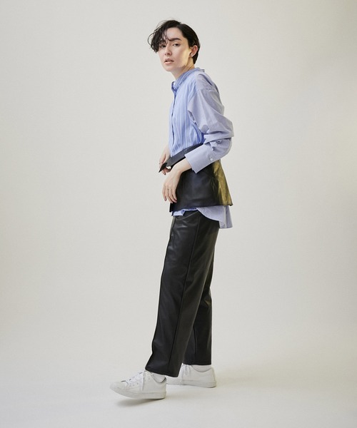 SALON adam et rope'（サロン アダム エ ロペ）の「【NIPPON CULTURE】バックフレアバンドカラーシャツ　無地/ストライプ（シャツ/ブラウス・レディース・ホワイト/ブラック/サックスブルー・FREE）」の18枚目の写真