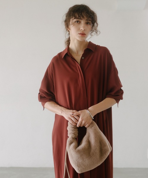 Doux archives(ドゥアルシーヴ)の「ギャザーハンドルエコファーミニワンショルダーバッグ(ショルダーバッグ・レディース・ベージュ/チャコールグレー・FREE)」の9枚目の写真