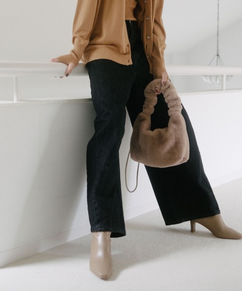 Doux archives(ドゥアルシーヴ)の「ギャザーハンドルエコファーミニワンショルダーバッグ(ショルダーバッグ・レディース・ベージュ/チャコールグレー・FREE)」の11枚目の写真