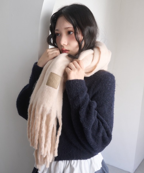 mellowneon（メロウネオン）の「ボリュームカラーマフラー（マフラー・レディース・ホワイト/ピンク/グレー/アイボリー/カーキ/ブラック/レッド/チャコールグレー/ベージュ/ライトブルー/ベビーピンク/ラベンダー/ボルドー/ダークブラウン・FREE）」の12枚目の写真