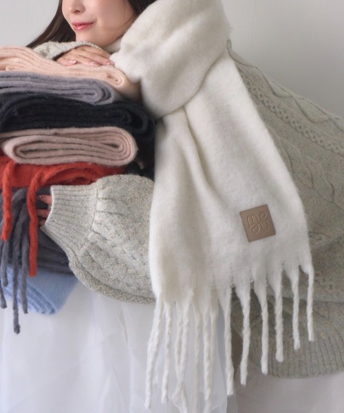 mellowneon（メロウネオン）の「ボリュームカラーマフラー（マフラー・レディース・ホワイト/ピンク/グレー/アイボリー/カーキ/ブラック/レッド/チャコールグレー/ベージュ/ライトブルー/ベビーピンク/ラベンダー/ボルドー/ダークブラウン・FREE）」の3枚目の写真