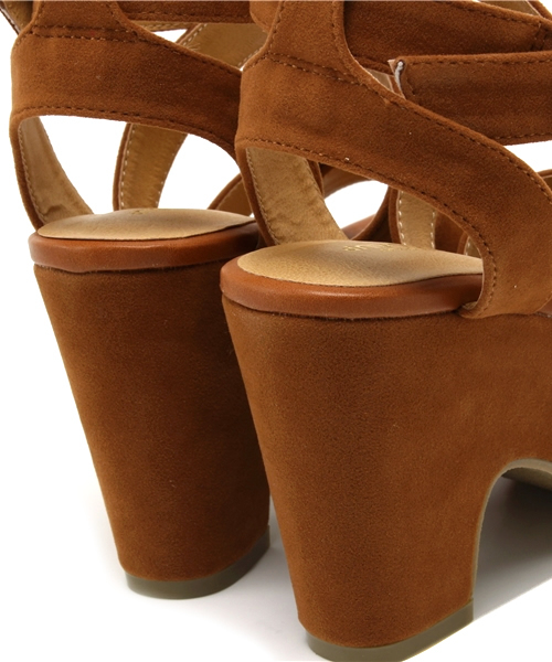 one after another NICE CLAUP(ワンアフターアナザーナイスクラップ)の「【ナイスクラップ】スウェードクロスサンダル(サンダル・レディース・レッド/ネイビー/キャメル・SMALL/MEDIUM/LARGE)」の9枚目の写真