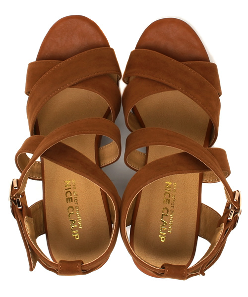 one after another NICE CLAUP(ワンアフターアナザーナイスクラップ)の「【ナイスクラップ】スウェードクロスサンダル(サンダル・レディース・レッド/ネイビー/キャメル・SMALL/MEDIUM/LARGE)」の4枚目の写真