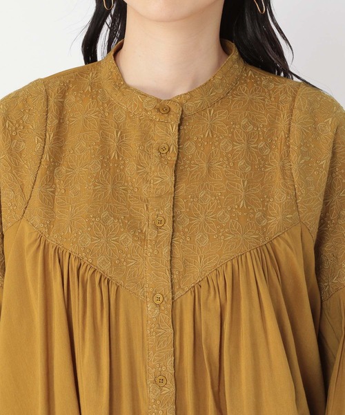 studio CLIP(スタディオクリップ)の「柔らか刺繍切替えブラウス(シャツ/ブラウス・レディース・オフホワイト/ブラウン/ライトグレー/ブラック・FREE)」の16枚目の写真