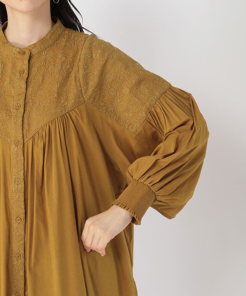 studio CLIP(スタディオクリップ)の「柔らか刺繍切替えブラウス(シャツ/ブラウス・レディース・オフホワイト/ブラウン/ライトグレー/ブラック・FREE)」の18枚目の写真