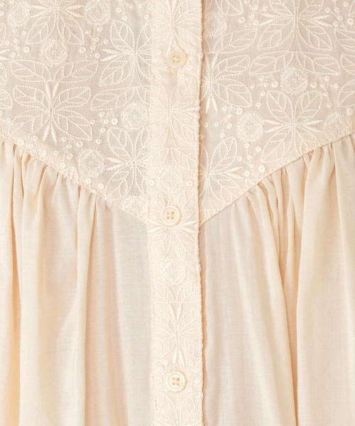 studio CLIP(スタディオクリップ)の「柔らか刺繍切替えブラウス(シャツ/ブラウス・レディース・オフホワイト/ブラウン/ライトグレー/ブラック・FREE)」の20枚目の写真