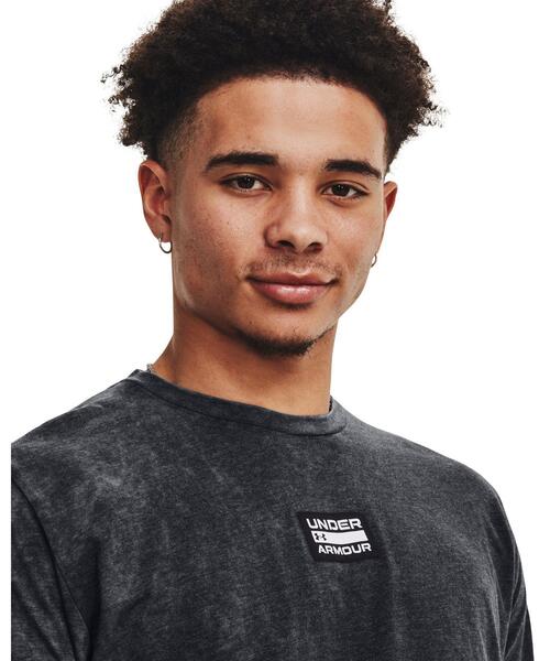 UNDER ARMOUR(アンダーアーマー)の「UAエレベーティッド コアウォッシュ ショートスリーブTシャツ(トレーニング/メンズ)(Tシャツ/カットソー・メンズ・ブラック・M/L/XXL/S/3XL/XL)」の4枚目の写真
