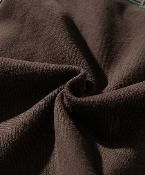 aimoha（アイモハ）の「aimoha outdoor　ワッペン刺繍  クールネックプルオーバー　スウエット（スウェット・レディース・ベージュ/ブラック/チョコ・LARGE/MEDIUM/X-LARGE）」の9枚目の写真