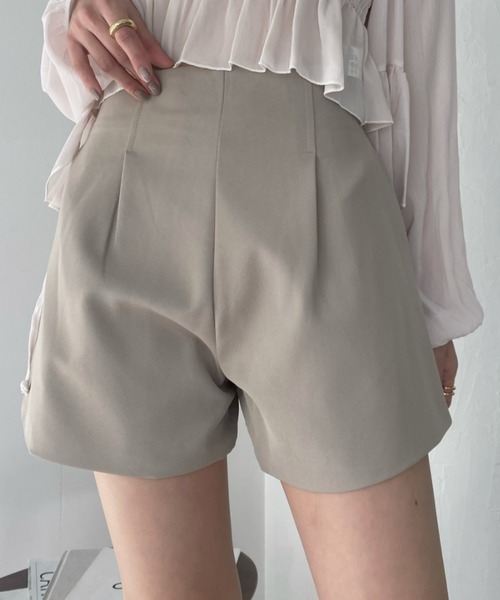 Ada.(エイダ)の「タック入り ハイウエスト ショートパンツ(その他パンツ・レディース・ブラック/アイボリー/グリーン/ブルー・S/M)」の11枚目の写真