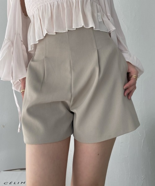 Ada.(エイダ)の「タック入り ハイウエスト ショートパンツ(その他パンツ・レディース・ブラック/アイボリー/グリーン/ブルー・S/M)」の7枚目の写真