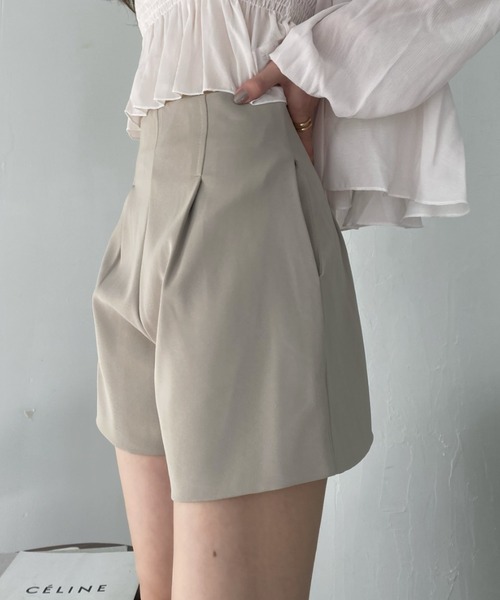 Ada.(エイダ)の「タック入り ハイウエスト ショートパンツ(その他パンツ・レディース・ブラック/アイボリー/グリーン/ブルー・S/M)」の12枚目の写真