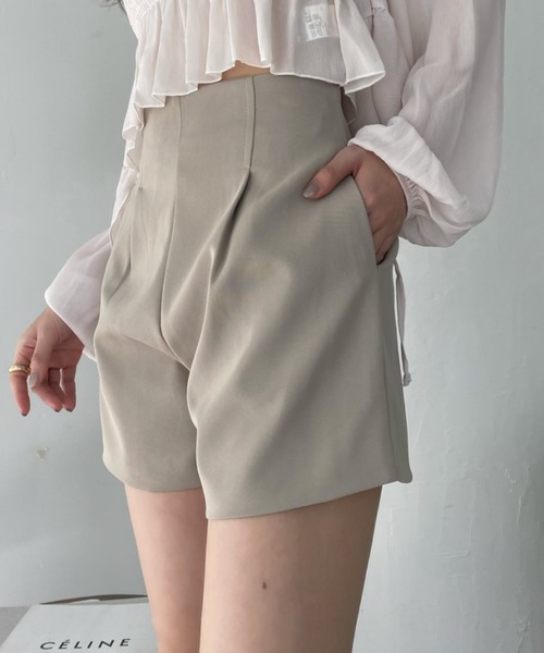 Ada.(エイダ)の「タック入り ハイウエスト ショートパンツ(その他パンツ・レディース・ブラック/アイボリー/グリーン/ブルー・S/M)」の8枚目の写真