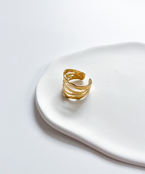 yu-ka（ユーカ）の「YU-KA:ボリュームラインウェーブリング（リング・レディース・ゴールド/シルバー・FREE）」の3枚目の写真