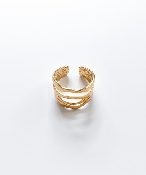 yu-ka（ユーカ）の「YU-KA:ボリュームラインウェーブリング（リング・レディース・ゴールド/シルバー・FREE）」の4枚目の写真