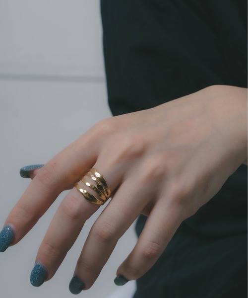 yu-ka（ユーカ）の「YU-KA:ボリュームラインウェーブリング（リング・レディース・ゴールド/シルバー・FREE）」の7枚目の写真