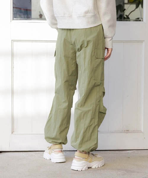 LAKOLE（ラコレ）の「シャカシャカカーゴパンツ / 995389（カーゴパンツ・レディース・ブラック/オフホワイト/オリーブ・SMALL/MEDIUM）」の21枚目の写真