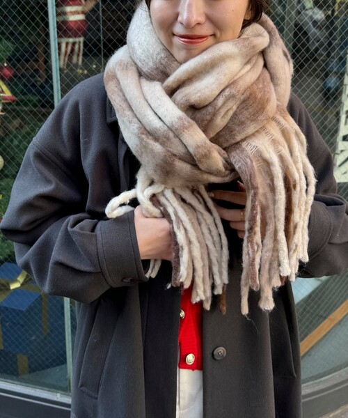 fredy emue(フレディエミュ)の「チェックふわふわストール(ストール/ショール・レディース・ピンク系その他/ベージュ系その他/パープル系その他/オレンジ系その他/ブラック系その他・FREE)」の2枚目の写真