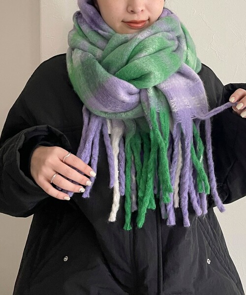 fredy emue(フレディエミュ)の「チェックふわふわストール(ストール/ショール・レディース・ピンク系その他/ベージュ系その他/パープル系その他/オレンジ系その他/ブラック系その他・FREE)」の3枚目の写真