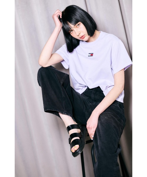 tommy jeans（トミー ジーンズ）の「【オンライン限定】ボクシーロゴTシャツ（Tシャツ/カットソー・レディース・ホワイト/ライトパープル・X-SMALL/SMALL/MEDIUM）」の18枚目の写真