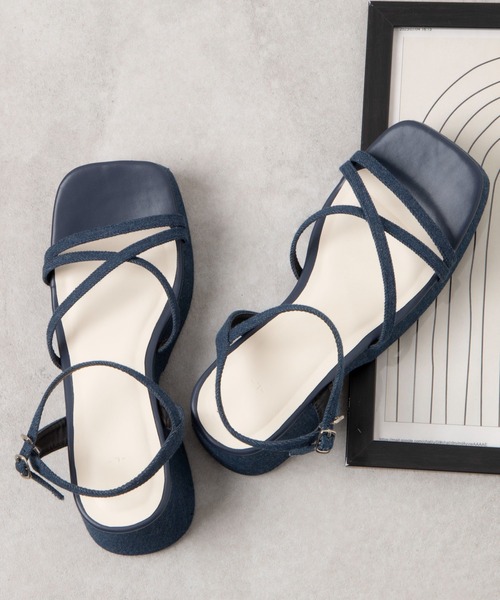 WEGO（ウィゴー）の「WEGO/バルキーヒール細ストラップサンダル（サンダル・レディース・ブラック/インディゴブルー・MEDIUM/LARGE）」の5枚目の写真