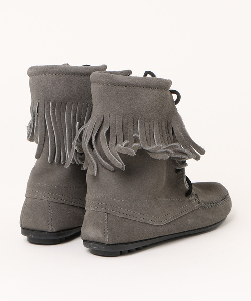 Minnetonka(ミネトンカ)の「《ミネトンカ MINNETONKA》ランパー アンクル ブーツ FRINGE ANKLE TRAMPER BOOT レディース(ブーツ・レディース・グレー/ベージュ系その他・US5)」の3枚目の写真