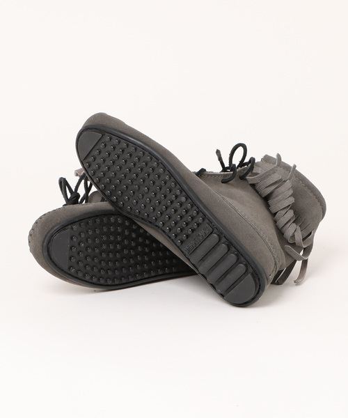 Minnetonka(ミネトンカ)の「《ミネトンカ MINNETONKA》ランパー アンクル ブーツ FRINGE ANKLE TRAMPER BOOT レディース(ブーツ・レディース・グレー/ベージュ系その他・US5)」の4枚目の写真
