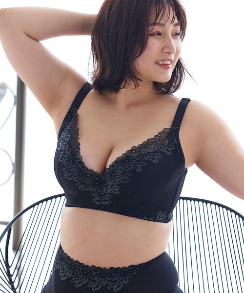 RADIANNE(ラディアンヌ)の「【重いバストから解放/大きい胸の補正ブラ】コネクトバストブラ ドラマティックレース/【ブラジャー単体】(ブラジャー・レディース・ベージュ/パープル/ネイビー/ピンク/グリーン/ブラック・D75/E70/E75/E80/F65/F70/F75/F80/F85/G65/G70/G75/G80/H70/H75/H80/I65/I70/I75/H65/G85)」の2枚目の写真