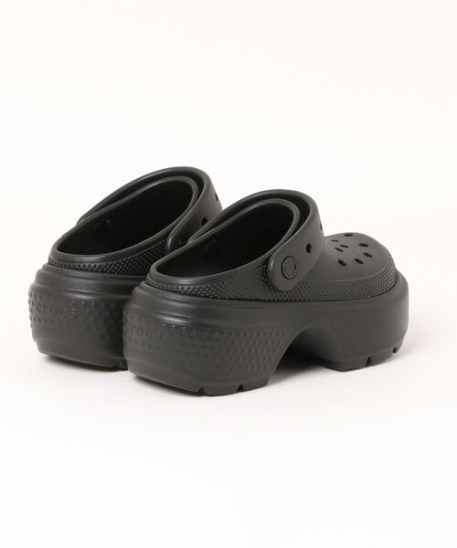 crocs（クロックス）の「《crocs》ｸﾛｯｸｽ ｽﾄﾝﾌﾟ ｸﾛｯｸﾞ（サンダル・レディース・ブラック/ホワイト・24.0cm/23.0cm/22.0cm/21.0cm/25.0cm）」の3枚目の写真