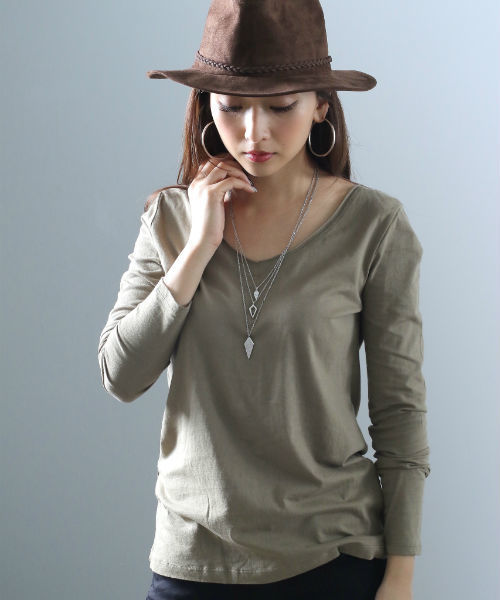 AZUL by moussy（アズールバイマウジー）の「40/-タンブラー天竺カットオフV/N長袖PO（Tシャツ/カットソー・レディース・ブラック系その他/ホワイト系その他/ブラック/トップグレー/カーキ系/オフホワイト/ダークネイビー・MEDIUM/X-SMALL/LARGE/SMALL/X-LARGE）」の6枚目の写真