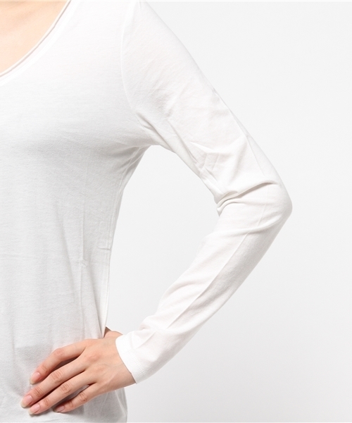 AZUL by moussy（アズールバイマウジー）の「40/-タンブラー天竺カットオフV/N長袖PO（Tシャツ/カットソー・レディース・ブラック系その他/ホワイト系その他/ブラック/トップグレー/カーキ系/オフホワイト/ダークネイビー・MEDIUM/X-SMALL/LARGE/SMALL/X-LARGE）」の15枚目の写真