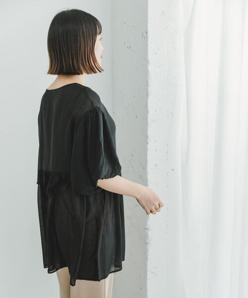 ITEMS URBANRESEARCH（アイテムズ アーバンリサーチ）の「シアーティアードブラウス（シャツ/ブラウス・レディース・ブラック/ホワイト系その他・FREE）」の15枚目の写真