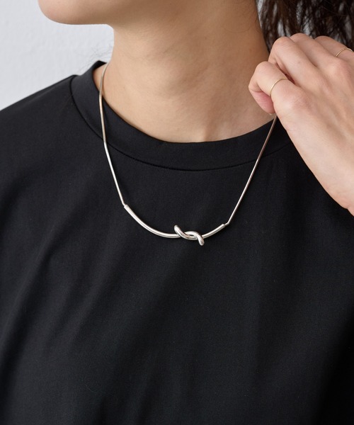 BEARDSLEY（ビアズリー）の「ネジレネックレス（ネックレス・レディース・シルバー・FREE）」の5枚目の写真