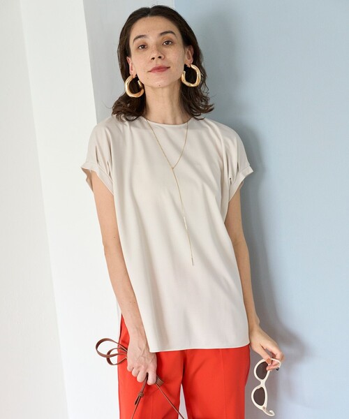 UNFILO(アンフィーロ)の「BEAUTY FORM タックスリーブTシャツ(Tシャツ/カットソー・レディース・ベージュ系2/ホワイト系/ブラウン系/ブラック系/グレー系・MEDIUM/LARGE/SMALL)」の5枚目の写真