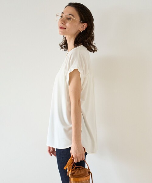 UNFILO(アンフィーロ)の「BEAUTY FORM タックスリーブTシャツ(Tシャツ/カットソー・レディース・ベージュ系2/ホワイト系/ブラウン系/ブラック系/グレー系・MEDIUM/LARGE/SMALL)」の22枚目の写真