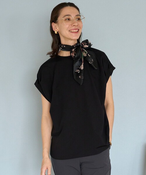 UNFILO(アンフィーロ)の「BEAUTY FORM タックスリーブTシャツ(Tシャツ/カットソー・レディース・ベージュ系2/ホワイト系/ブラウン系/ブラック系/グレー系・MEDIUM/LARGE/SMALL)」の9枚目の写真