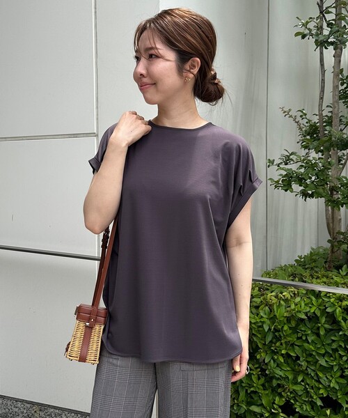 UNFILO(アンフィーロ)の「BEAUTY FORM タックスリーブTシャツ(Tシャツ/カットソー・レディース・ベージュ系2/ホワイト系/ブラウン系/ブラック系/グレー系・MEDIUM/LARGE/SMALL)」の13枚目の写真