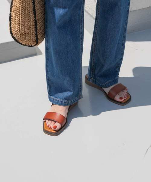 URBAN RESEARCH DOORS（アーバンリサーチドアーズ）の「bertuchi　レザーストラップサンダル（サンダル・レディース・ブラック/ブラウン・36/37/38）」の3枚目の写真