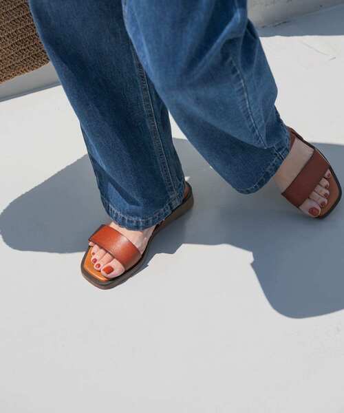 URBAN RESEARCH DOORS（アーバンリサーチドアーズ）の「bertuchi　レザーストラップサンダル（サンダル・レディース・ブラック/ブラウン・36/37/38）」の4枚目の写真