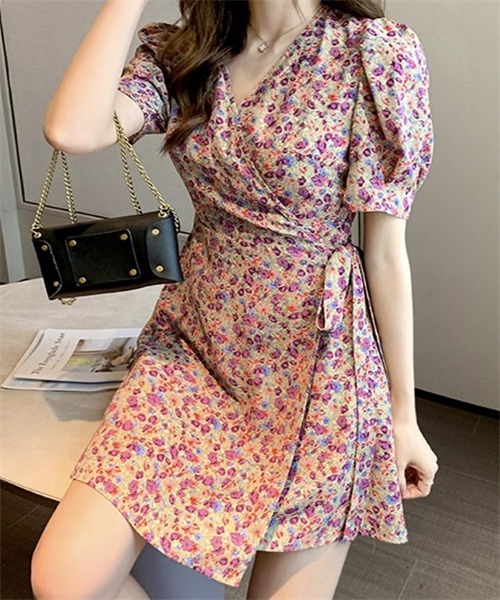Dream garden(ドリームガーデン)の「小花柄カシュクールワンピース(ワンピース・レディース・イエロー系/パープル系・M/XL/L)」の6枚目の写真