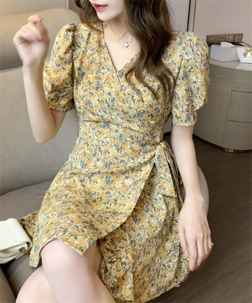 Dream garden(ドリームガーデン)の「小花柄カシュクールワンピース(ワンピース・レディース・イエロー系/パープル系・M/XL/L)」の8枚目の写真